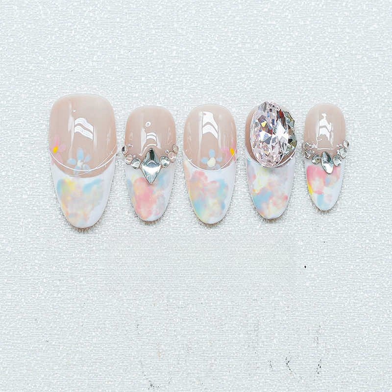 fg7 (1)（Venetian Breeze） Handmade Wearable Nails with Creamy Gradient Art, Color Blocking, Sparkling Rhinestones, and Soft Brightening Effect